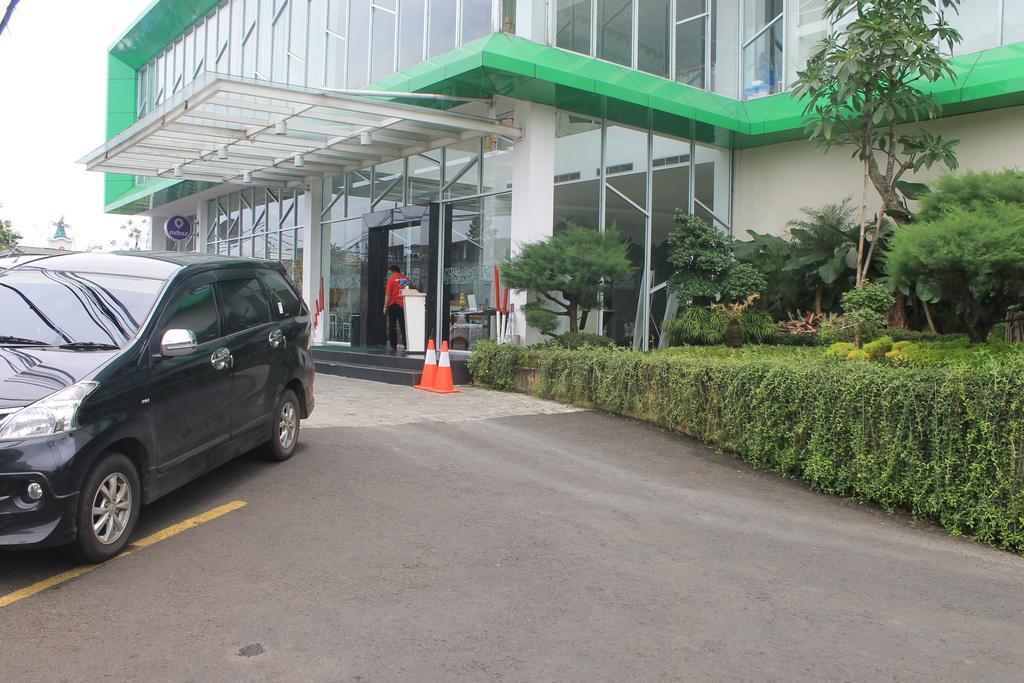 Agria Hotel Богор Экстерьер фото
