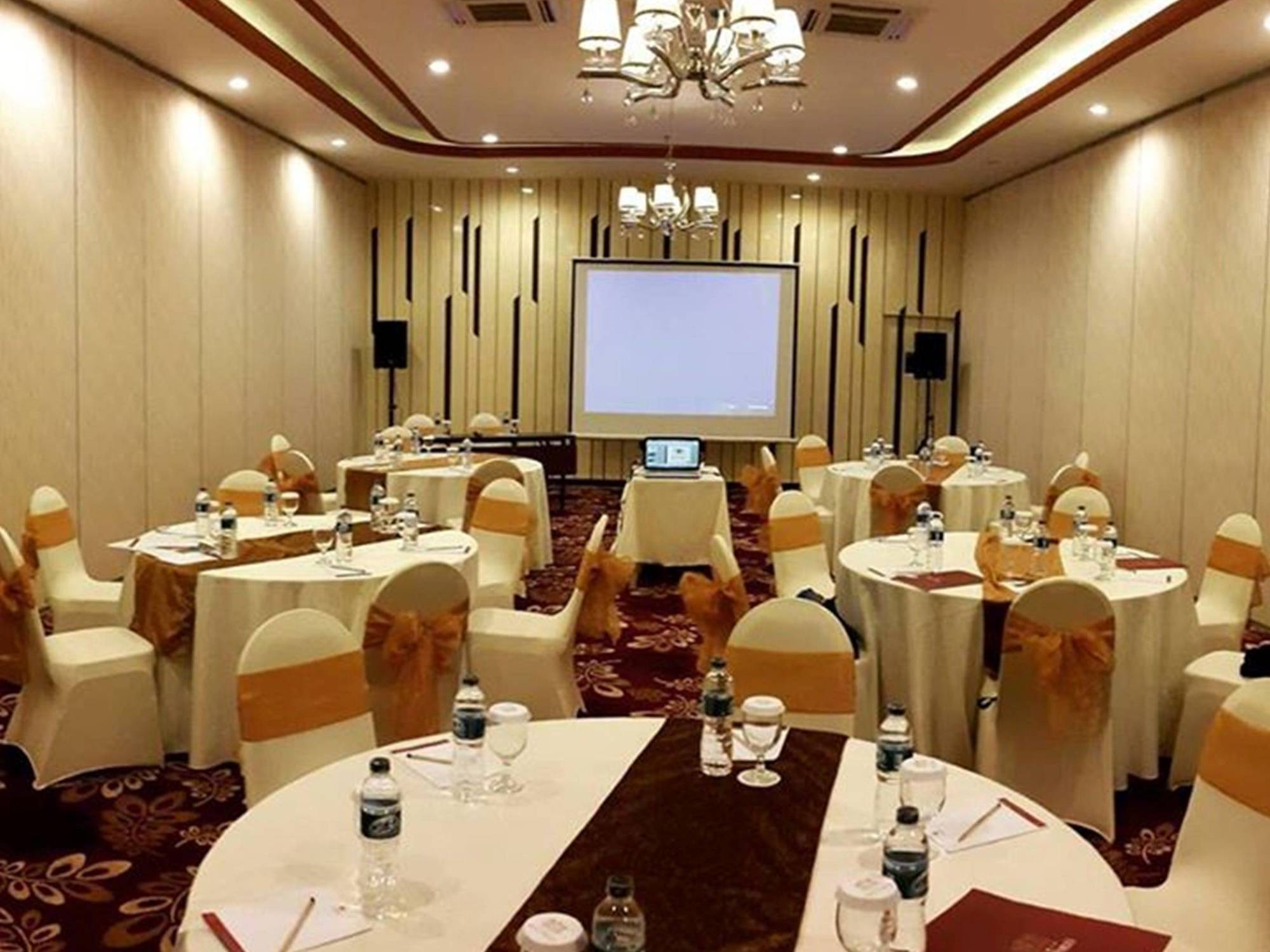 Agria Hotel Богор Экстерьер фото